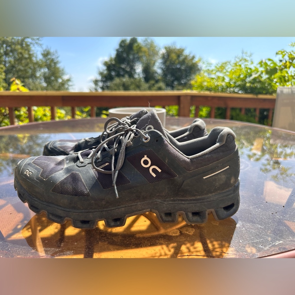 Men’s size 11.5 On Running waterproof Cloudventure Shoes in Graphite Black